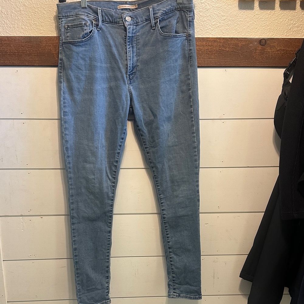 Levi's Women's Skinny Jeans in Light Blue Wash